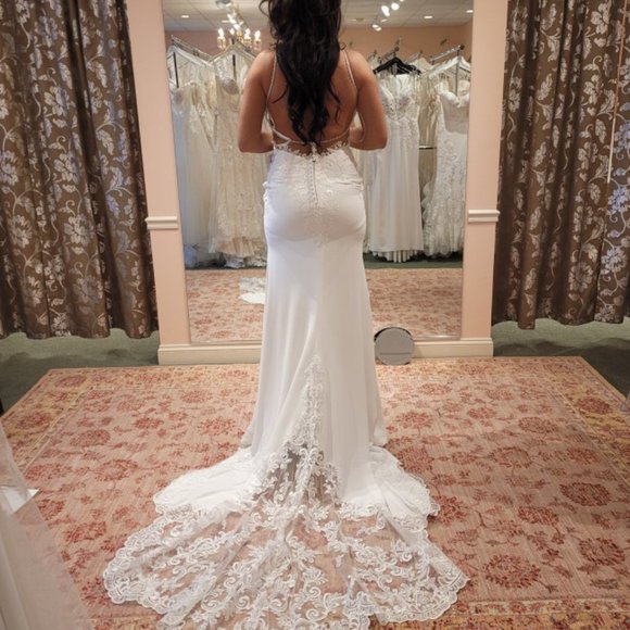 NEVER WORN 2022 WEDDING DRESS - Picture 5 of 7